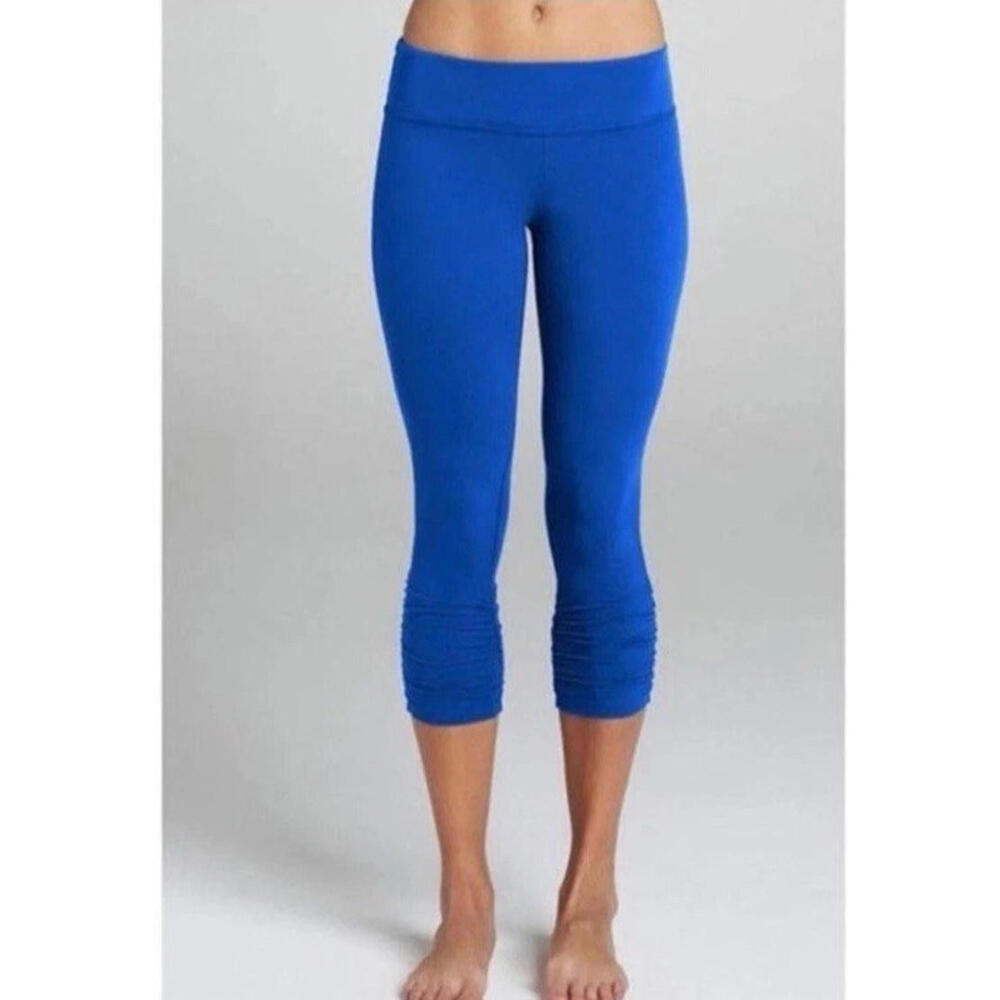 Beyond Yoga Ruched Crop Capri Leggings Womens Small Bright Blue